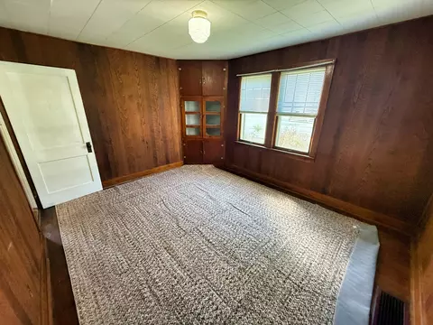 Bedroom - 426 S Locust St, Flora, IL 62839 photo 3 of 12