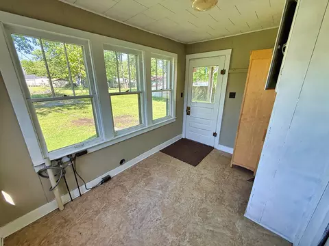 Exterior - 426 S Locust St, Flora, IL 62839 photo 5 of 12
