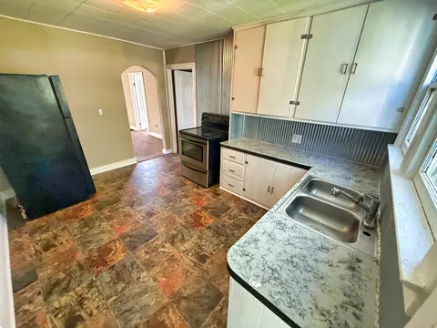 Kitchen - 426 S Locust St, Flora, IL 62839 photo 4 of 4