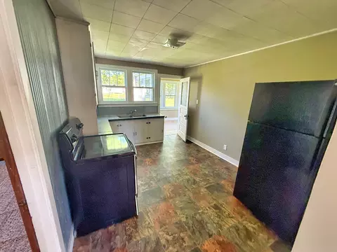 Kitchen - 426 S Locust St, Flora, IL 62839 photo 2 of 4