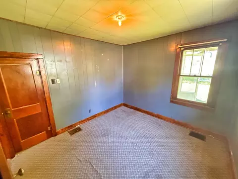 Bedroom - 426 S Locust St, Flora, IL 62839 photo 8 of 12