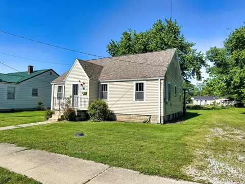 Other - 426 S Locust St, Flora, IL 62839 photo 2 of 18