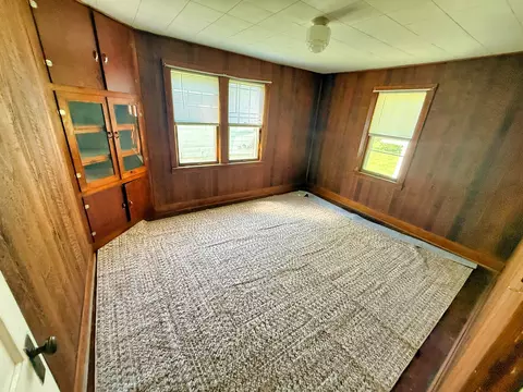 Bedroom - 426 S Locust St, Flora, IL 62839 photo 2 of 12