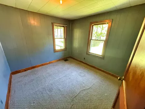 Bedroom - 426 S Locust St, Flora, IL 62839 photo 5 of 12