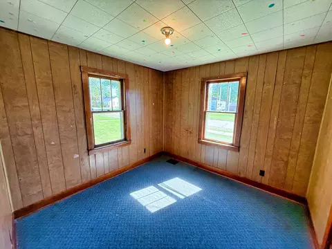 Bedroom - 426 S Locust St, Flora, IL 62839 photo 9 of 12