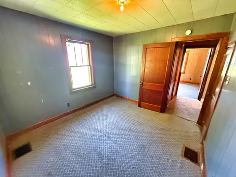 Bedroom - 426 S Locust St, Flora, IL 62839 photo 6 of 12