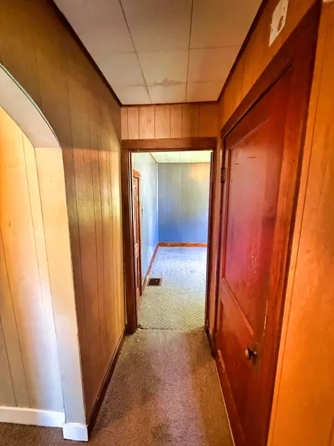 Entry Way - 426 S Locust St, Flora, IL 62839 photo 4 of 6