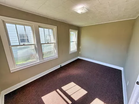Bedroom - 426 S Locust St, Flora, IL 62839 photo 4 of 12