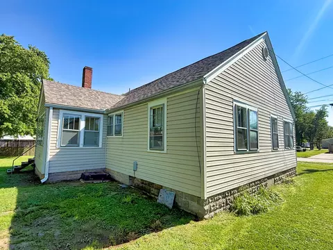 Other - 426 S Locust St, Flora, IL 62839 photo 16 of 18