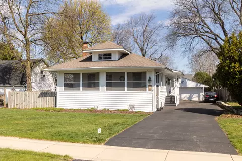 219 W Oak Ave, Wheaton, IL 60187