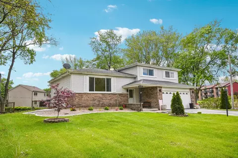 30 W383 Bruce Ln, Naperville, IL 60563