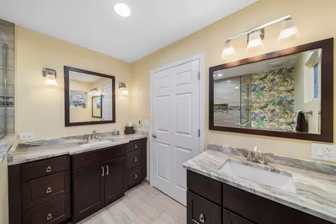 Bath - 21626 W Larch Dr, Plainfield, IL 60544 photo 2 of 4