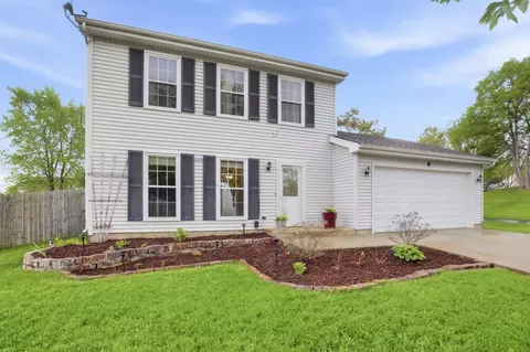 9 Chaucer Ln, Streamwood, IL 60107
