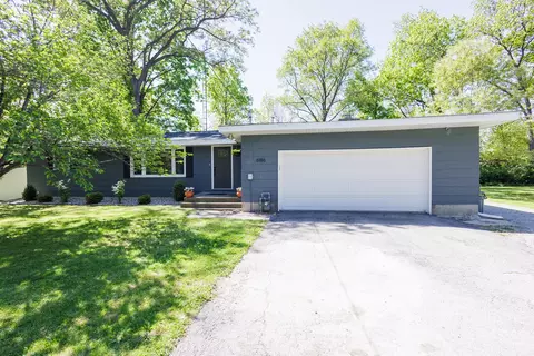6186 E 260 S Rd, Saint Anne, IL 60964