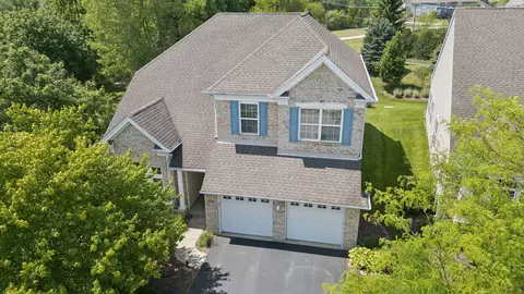 3898 Valhalla Dr, Elgin, IL 60124
