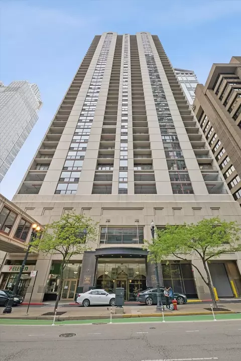 200 N Dearborn St #1007, Chicago, IL 60601