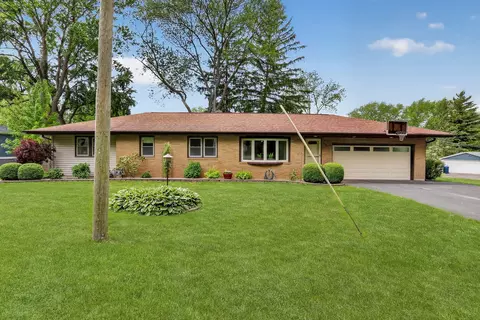 2501 S Vaupell Dr, Mchenry, IL 60051