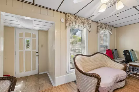 Entry Way - 700 Villa St, Elgin, IL 60120 photo 1 of 3