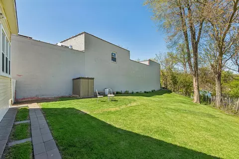 Exterior - 700 Villa St, Elgin, IL 60120 photo 2 of 3