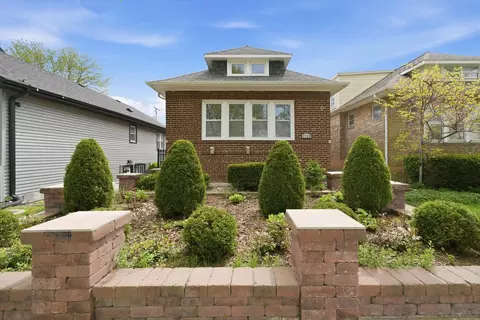 1715 Hartrey Ave, Evanston, IL 60201