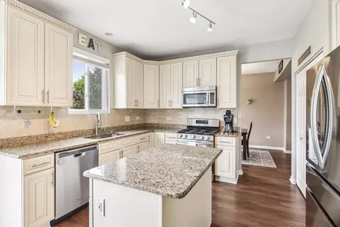 Kitchen - 116 Ash Dr, Bolingbrook, IL 60490 photo 3 of 5