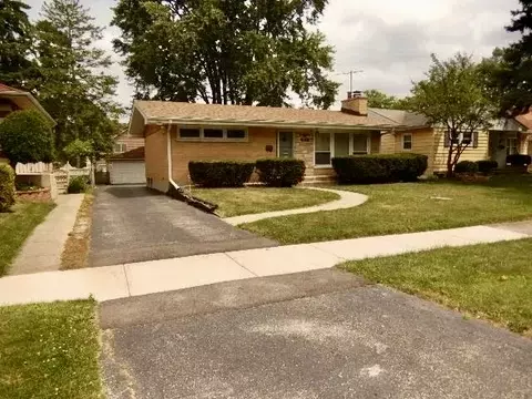 223 S Lincoln St, Westmont, IL 60559