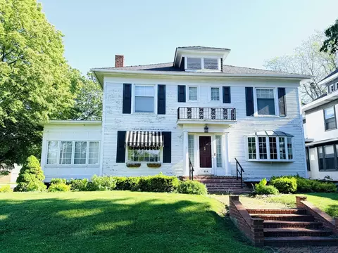 804 E Washington St, Hoopeston, IL 60942
