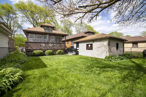 Exterior - 1819 W 105th St, Chicago, IL 60643 photo 6 of 7
