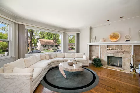 Living - 1819 W 105th St, Chicago, IL 60643 photo 2 of 5