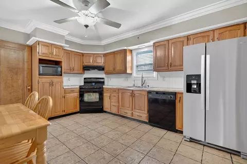 Kitchen - 756 Douglas St, Morris, IL 60450 photo 1 of 2