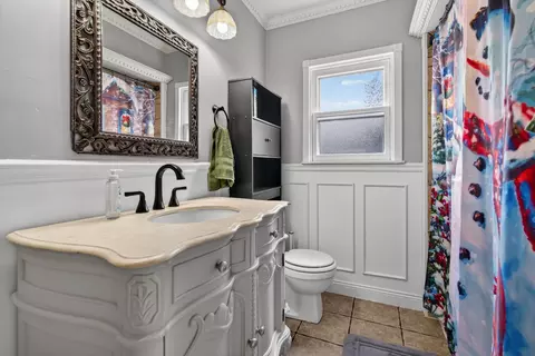 Bath - 756 Douglas St, Morris, IL 60450 photo 3 of 3