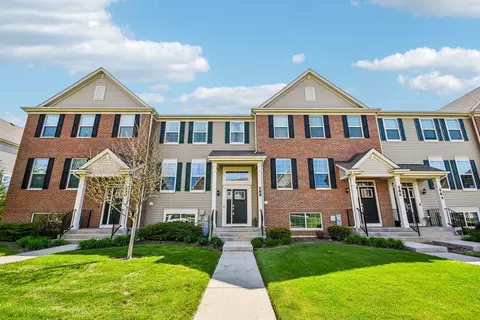 588 Cimmaron Cir, Crystal Lake, IL 60012