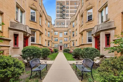 6813 N Lakewood Ave #3W, Chicago, IL 60626