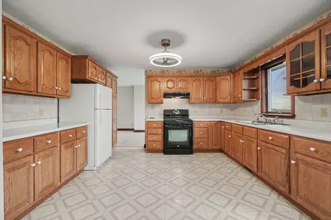 Kitchen - 1681 County Road 700 N, Philo, IL 61864 photo 3 of 4