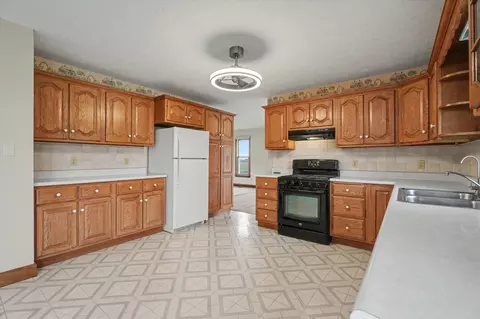 Kitchen - 1681 County Road 700 N, Philo, IL 61864 photo 2 of 4