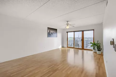 Living - 770 Pearson St #2-505, Des Plaines, IL 60016 photo 2 of 3