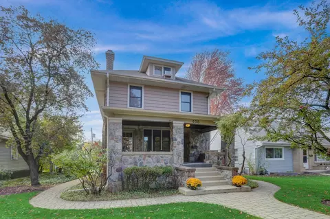 835 N Ellsworth St, Naperville, IL 60563