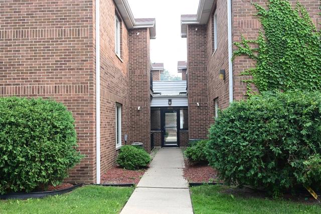 5805 W Eddy St #1D, Chicago, IL 60634