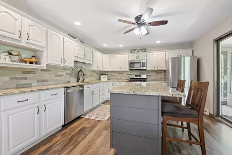 Kitchen - 9590 Brown Rd, Morris, IL 60450 photo 3 of 4