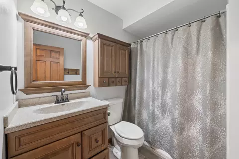 Bath - 9590 Brown Rd, Morris, IL 60450 photo 1 of 2