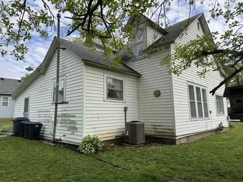Exterior - 601 E Harrison St, Saybrook, IL 61770 photo 2 of 4
