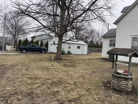 Exterior - 601 E Harrison St, Saybrook, IL 61770 photo 4 of 4