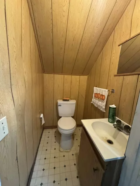 Bath - 601 E Harrison St, Saybrook, IL 61770 photo 1 of 3
