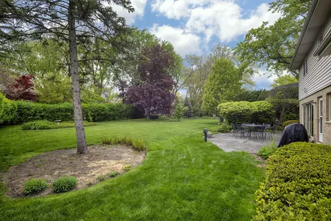 Exterior - 1504 Sequoia Trl, Glenview, IL 60025 photo 2 of 3