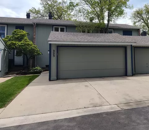 223 Willow Ln, Bloomingdale, IL 60108