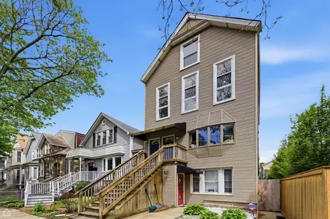 1742 W School St, Chicago, IL 60657