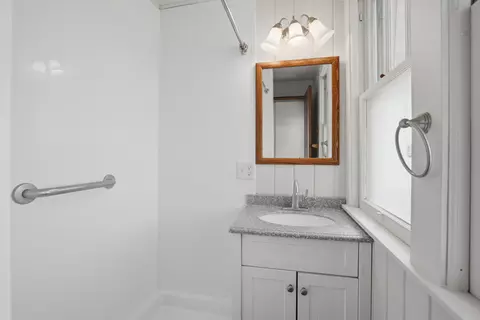 Bath - 118 5th St, Silvis, IL 61282 photo 1 of 1