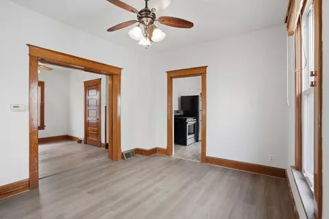 Living - 118 5th St, Silvis, IL 61282 photo 2 of 4