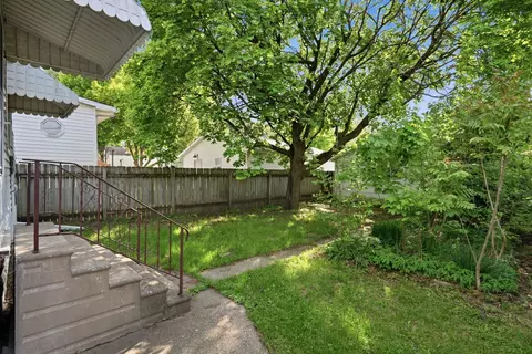 Exterior - 118 5th St, Silvis, IL 61282 photo 3 of 5