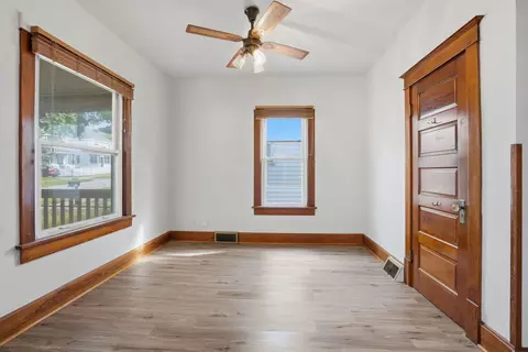 Living - 118 5th St, Silvis, IL 61282 photo 3 of 4